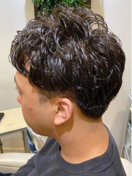 ラピッシュ Lapish桜田店 〈ラピッシュ桜田店〉スキンフェード 束感ツーブロックマッシュ