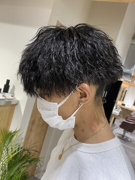 クオル 立川(QOL) ツイスト スパイラル ツイスパ マッシュ 黒髪 刈り上げ 眉カット