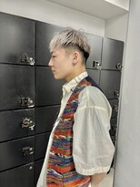 ヘアー アイス 御器所本店(HAIR ICI) メンズフェードカットホワイトシルバー短めツーブロック