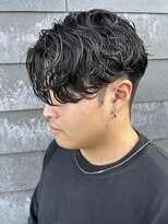 ヒュイル バイ ニアウ(Hwyl by Niau)&nbsp;メンズマッシュセンターパートスパイラルパーマニュアンスパーマ