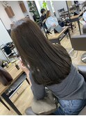 オリーブベージュ