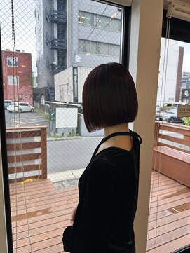 サロウィン 水戸(SALOWIN) ぱつっとボブとボルドーカラー