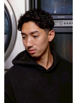 チルチェア 横浜(CHILL CHAIR) ツーブロック×テーパーフェード×ルーズバックパーマ <横浜駅>