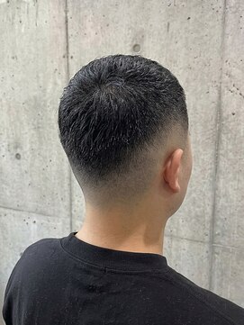 バーバーバー ナカノ(BARBER BAR NAKANO) 【濡れパン×スキンフェード】緩パンで大人のクロップスタイル