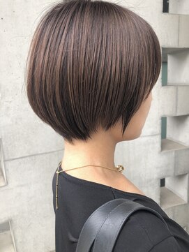 リバレッジ 広尾(Leverage) 大人可愛いシルバーベージュシャギーショートボブ