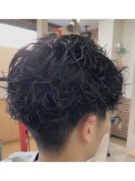 カットハウス はさみの部屋 メンズマッシュ/レイヤー/ランダムパーマ/ブルーブラック/前髪有