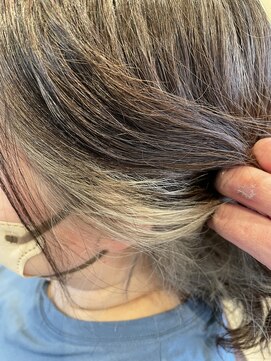 スリービープラス(3beplus) ベージュイヤリングカラー