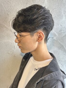 ニアウ 高崎店(Niau) メンズセンターパートフェザーパーマ群馬高崎眉毛韓国刈り上げ