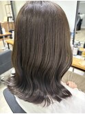 オリーブベージュ