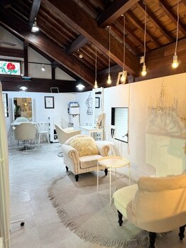 maison【メゾン】の写真/【プロの視点】ヘアメイクで培ったノウハウで「あなた史上最高に似合う」スタイルを提案