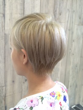 トムキャット(TOM CAT) 【新宿TOMCAT】ショート×シルバーベージュ