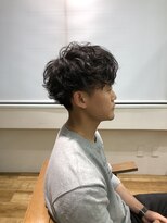 ネイビー(NAVY)&nbsp;クセ毛風パーマのフェザーマッシュ１分スタイリング