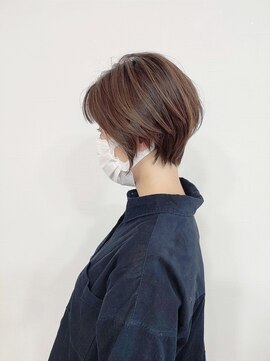 コヨミ(koyomi) ハイライトで軽く見せるショートスタイル20代/30代/40代