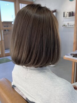 ソアラ(soara) ハイトーンカラーで大人ボブ