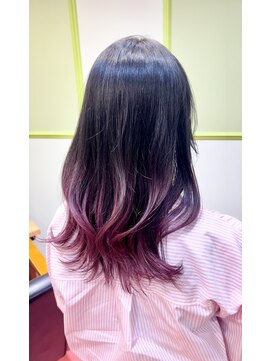 エマ(emma) 〈グラデーションカラー×韓国巻き×グレー×ピンク〉