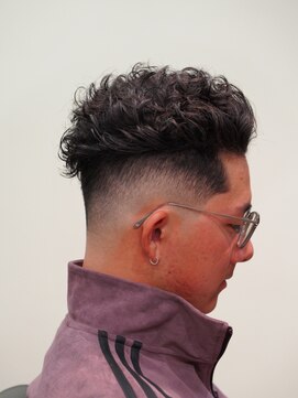 リトルマンバーバーショップ(LITTLEMAN BARBERSHOP) スキンフェード ナチュラルオールバックスタイル