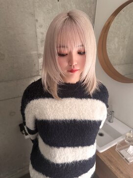 モニカ(MONIQA) ホワイト