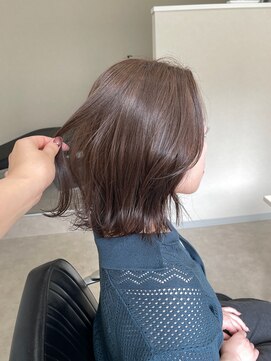 シロ(silo) 透明感溢れるグレージュカラー