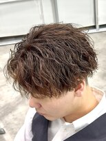 オーバル ジングウマエ(OVARL jingumae) 緩め縦落ちツイストスパイラルパーマセンターパート