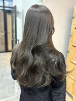 ヌープヘアーアイス(NUUP.hair ici)&nbsp;暗染め×春色オリーブベージュ｜透明感大人気レイヤーカット