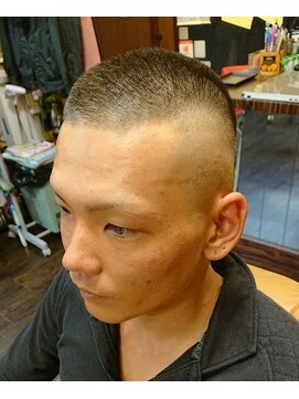 カットハウスリバー(CUT HOUSE River) スキンフェード