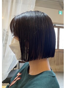 リト(ri_to) カジュアル好きな方にオススメ!ストレートに切り込んだミニボブ