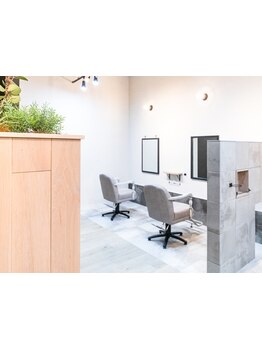 【MeKKe◇緑地公園】《キッズスペースあり》ゆったりしたプライベート空間でご家族一緒にお隣での施術もOK