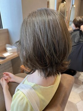 カルテット(Quartett) 【Quartett】外ハネミディアム　アッシュベージュ　カーキ