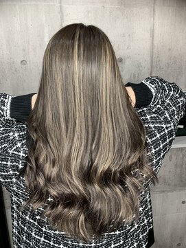 ハク(haku) [yuuki]ハイライトカラー白髪ぼかしバレイヤージュ