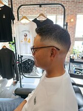 エン フロム ザ バーバー(縁 From the Barber) スキンフェード　アップバング