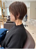 斜めバング/シルキーベージュ/シャギーボブ/くびれショート