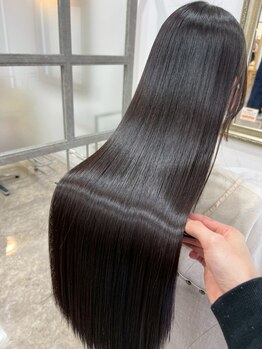 オーセンヘア(AUTHEN.HAIR)の写真/指通りなめらか、ずっと触れていたくなる美髪に。縮毛矯正で手に入れる、理想のストレートヘア*marbb使用*