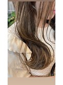 サンドベージュ 波巻きロングヘア ロングヘア