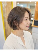 今日の彼女の髪は魔法的&nbsp;魔法の白髪ぼかしカラー