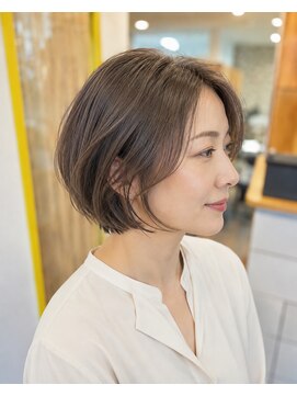今日の彼女の髪は魔法的 魔法の白髪ぼかしカラー