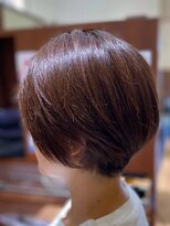 ショウ(Syow)&nbsp;後ろ姿の野暮ったさ解消！ハネる襟足を引き締める立体小顔ボブ