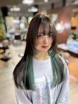 モモ(momo) 人気インナーカラー/イヤリングカラーグリーン/ハッシュカット