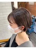 ショートボブ/センターパート/ツヤ髪/グラデーション/イヤリング