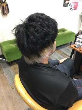 ヘアースペース 練馬店(hair space COCO) メンズ、トップパーマ、インナーでシルバーホワイト