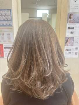 レーブ バイ ファースト 岩切店(reve by first) ミディアムレイヤー×白髪ぼかしハイライト