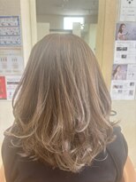 レーブ バイ ファースト 岩切店(reve by first) ミディアムレイヤー×白髪ぼかしハイライト