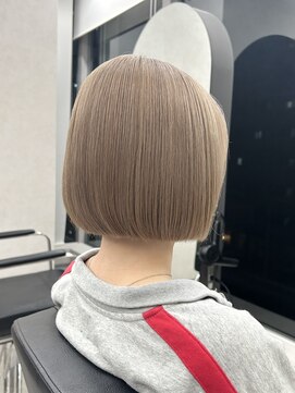 クム 横浜(qumu) 【qumu MARIKO】くすみベージュカラー×ミニボブ