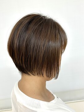 クオリス 上福岡店(QUALIS) 20代30代40代前下がりストレート艶髪小顔補正立体カット