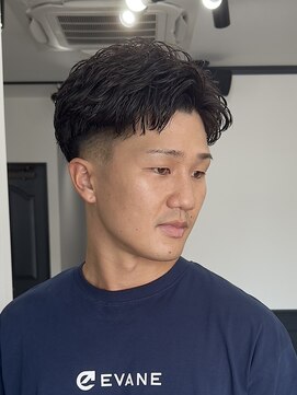 ログ(LOG) メンズパーマ フェードカット ニュアンスパーマ ビジネスマン