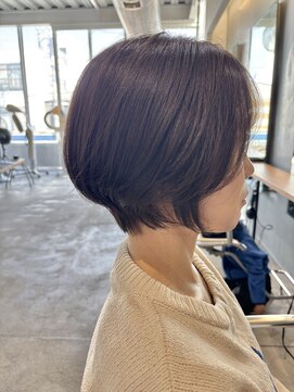 ルーム プロデュースドバイ アミカ(Room produced by Amica) 横顔格上げ丸みショート