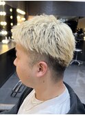 大人のホワイトブロンドショート