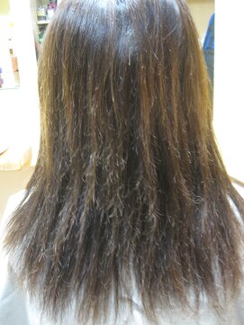 ヨシユキコンディショニング ダメージレスな縮毛矯正「強いくせ毛～ダメージ毛まで対応」７４