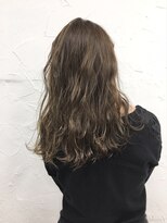 プライズ 表参道原宿店(prize)&nbsp;ミルクティーベージュイルミナカラーハイライトくびれヘア