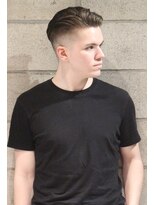 フランクスバーバー アンド ビアークラブ(FRANK'S BARBER and BEER CLUB)&nbsp;ワイルドツーブロックくせ毛風パーマサイドパートショート