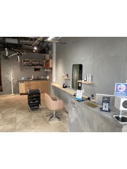 こだわりが詰まった店内◎カット/カラー/髪質改善まで幅広く、男女問わずにあなたのなりたいを叶えます☆